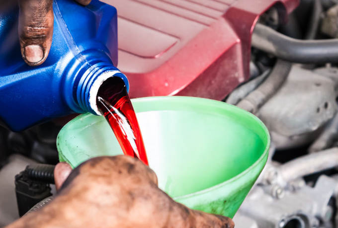 Hand pouring transmission fluid